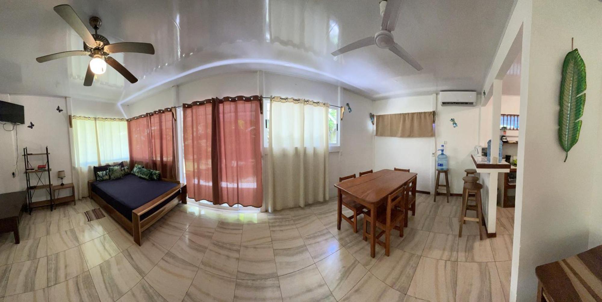 Casa Blanca Beachfront House With Shared Pool Access Pangea Lodge Manzanillo  Εξωτερικό φωτογραφία