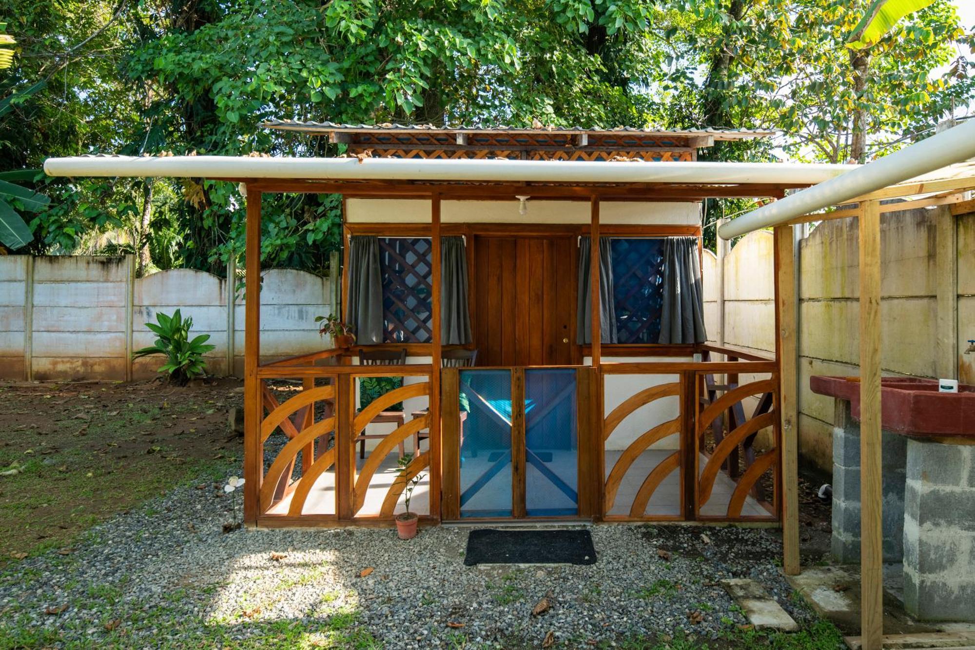Casa Blanca Beachfront House With Shared Pool Access Pangea Lodge Manzanillo  Εξωτερικό φωτογραφία