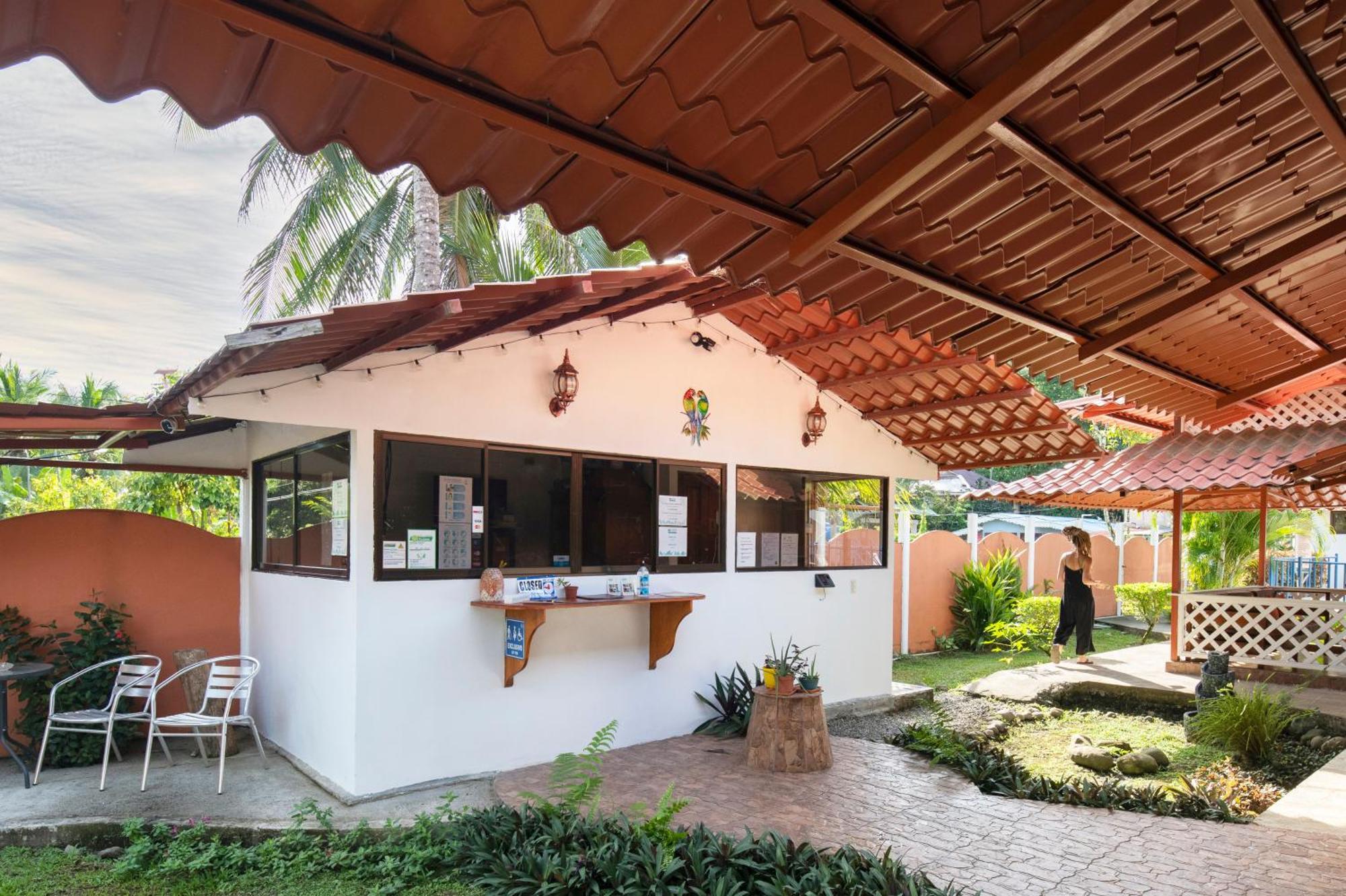 Casa Blanca Beachfront House With Shared Pool Access Pangea Lodge Manzanillo  Εξωτερικό φωτογραφία
