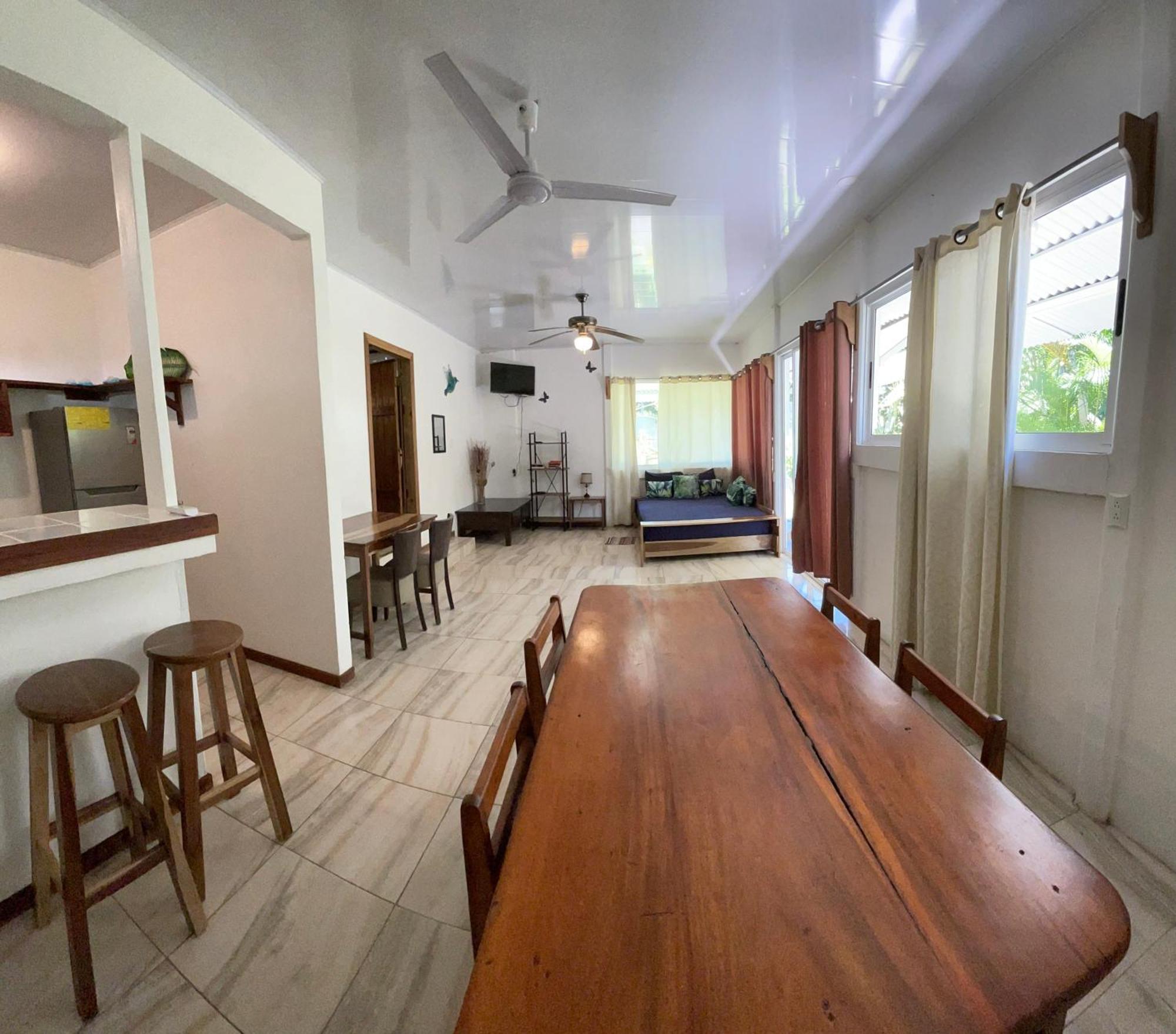 Casa Blanca Beachfront House With Shared Pool Access Pangea Lodge Manzanillo  Εξωτερικό φωτογραφία