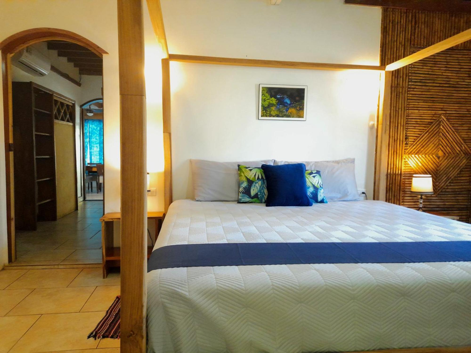 Casa Blanca Beachfront House With Shared Pool Access Pangea Lodge Manzanillo  Εξωτερικό φωτογραφία