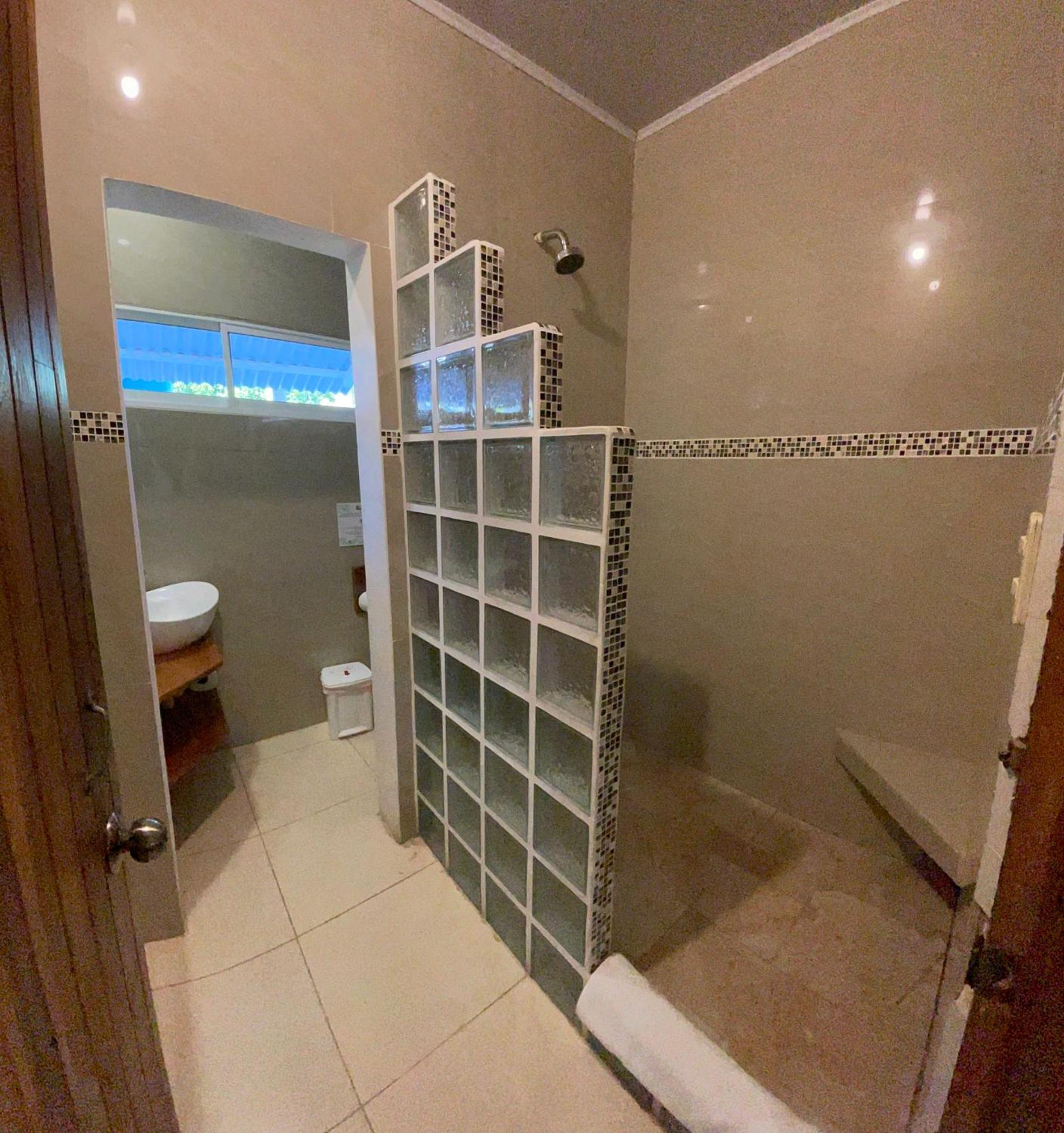 Casa Blanca Beachfront House With Shared Pool Access Pangea Lodge Manzanillo  Εξωτερικό φωτογραφία