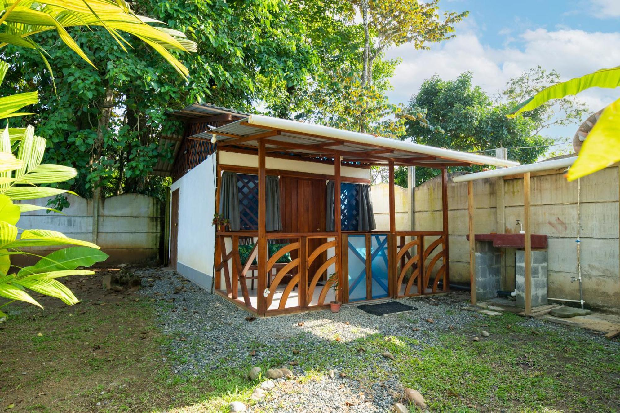Casa Blanca Beachfront House With Shared Pool Access Pangea Lodge Manzanillo  Εξωτερικό φωτογραφία