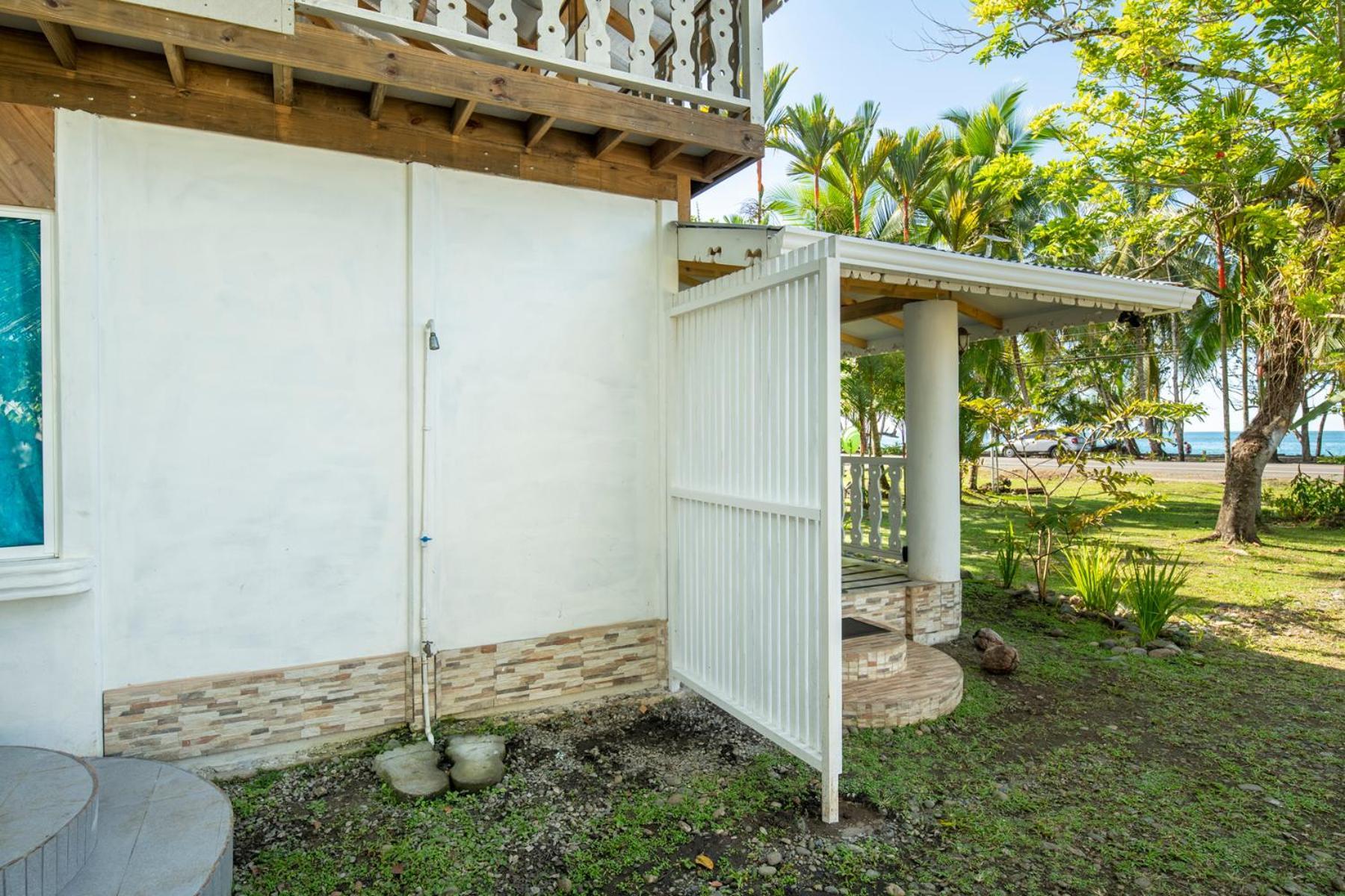 Casa Blanca Beachfront House With Shared Pool Access Pangea Lodge Manzanillo  Εξωτερικό φωτογραφία