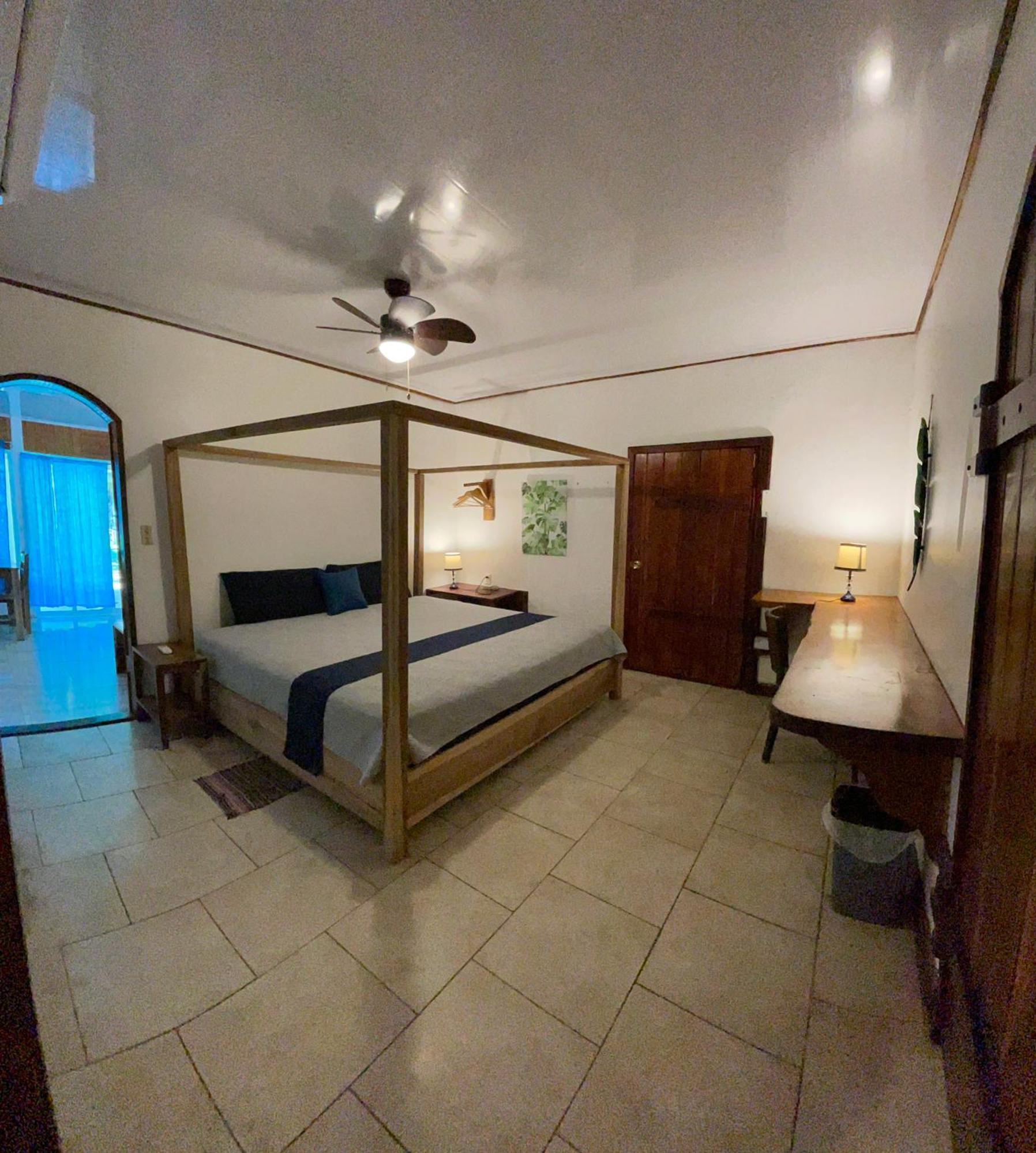 Casa Blanca Beachfront House With Shared Pool Access Pangea Lodge Manzanillo  Εξωτερικό φωτογραφία